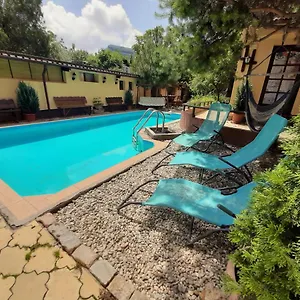 3* Pensión Casa Mica
